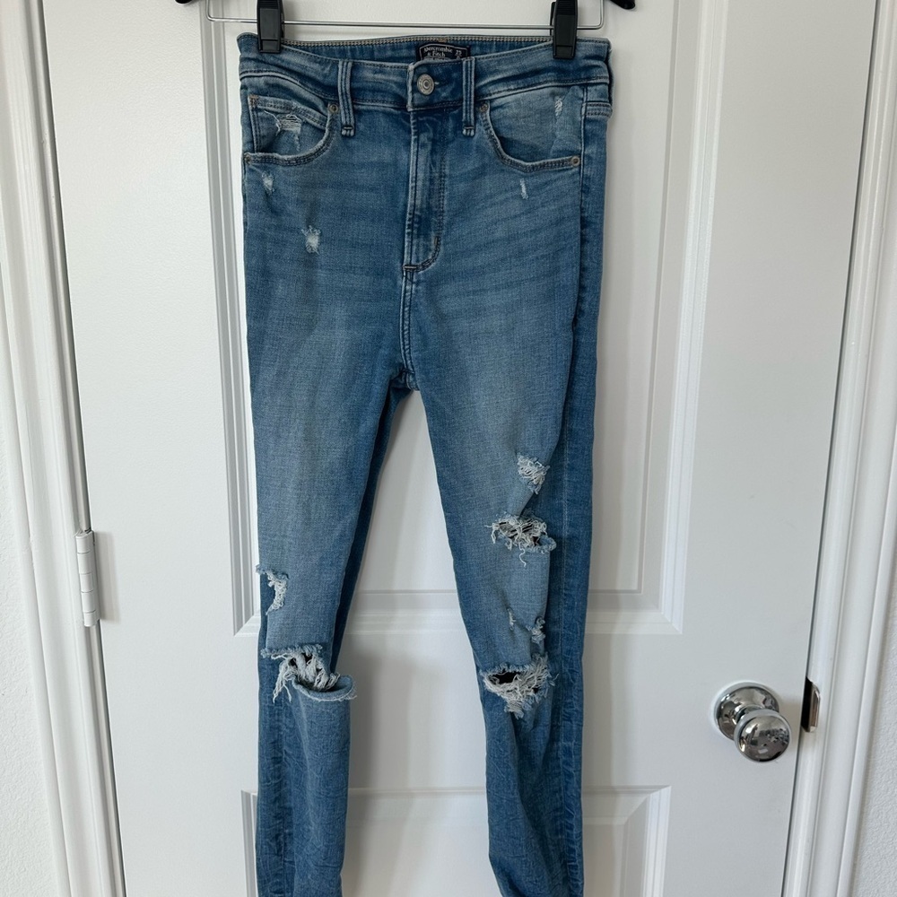 Abercrombie & Fitch Light Blue Simonë High Rise Ankle Distressed Skinny Jeans